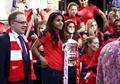  جشن قهرمانی دختران آرسنال در جام حذفی ۲۰۱٦