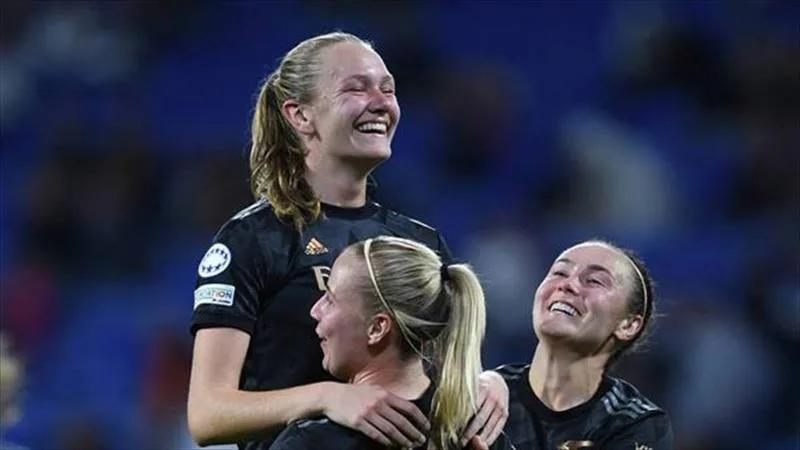 المپیک لیون 1 آرسنال 5 ( دور گروهی لیگ قهرمانان اروپا)