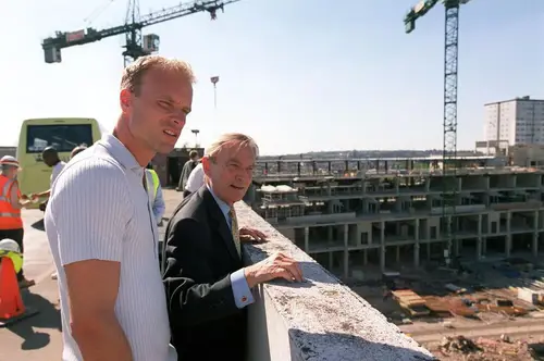 a9db90219f70 bergkamp friar nst 040806af