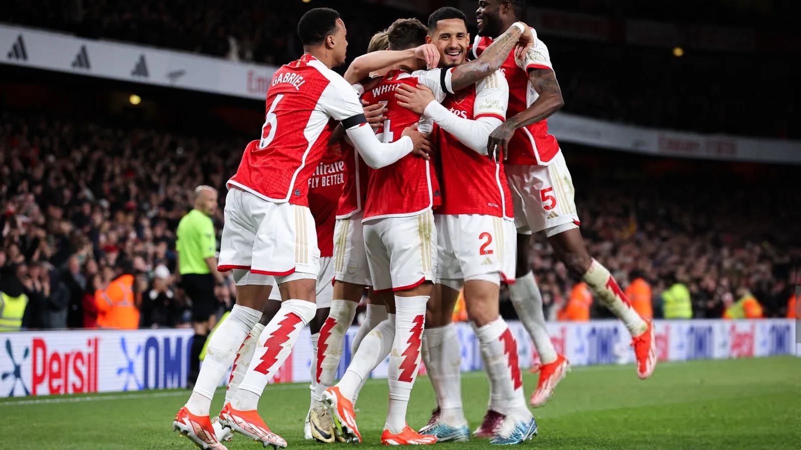 جشن صدمین گل در جریان برتری قاطع مقابل چلسی