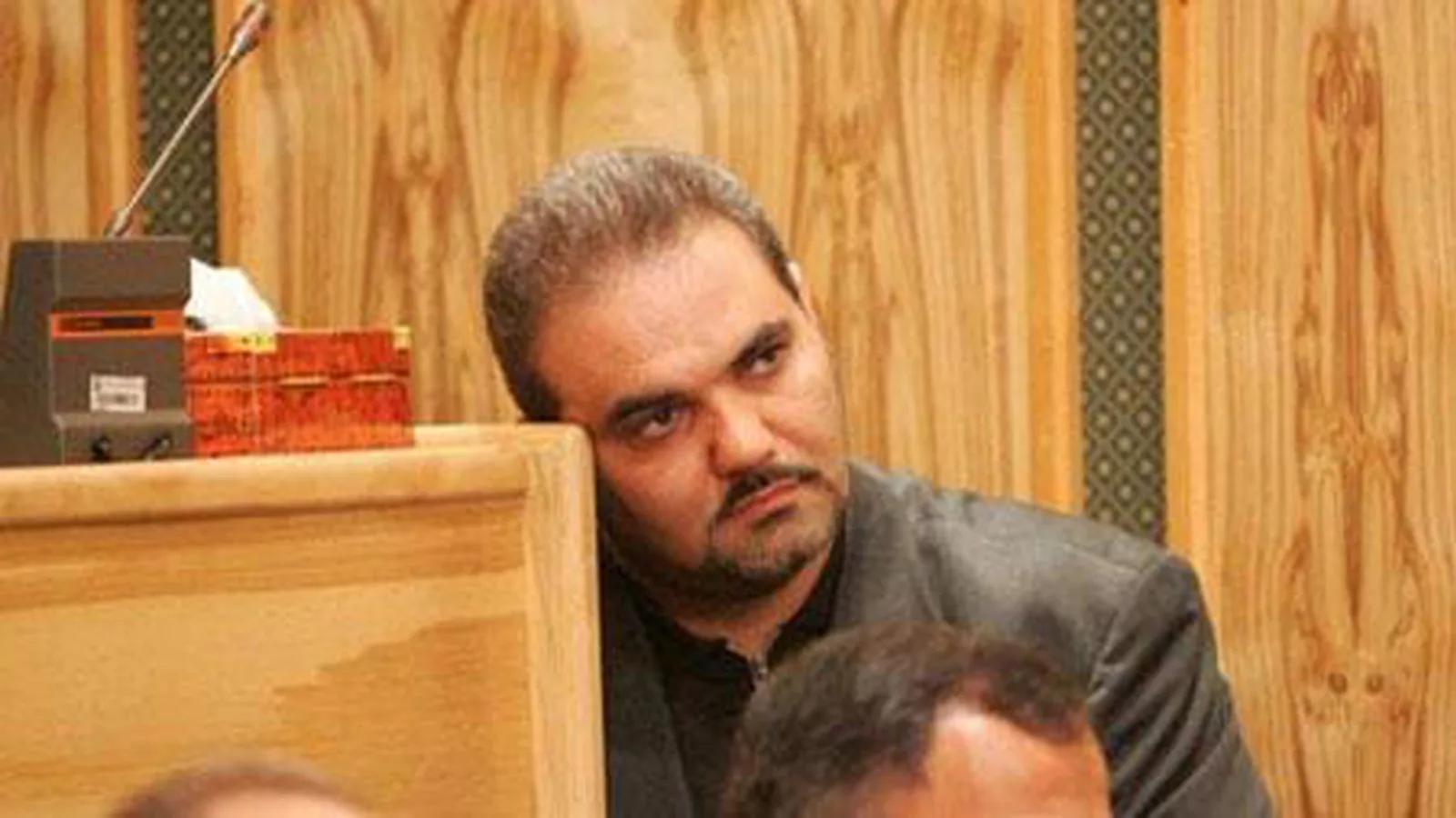 خودتان گفتید یا از کسی کمک گرفتید؟